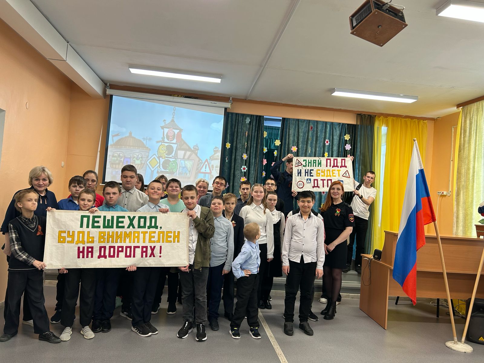 Госавтоинспекторы г. Воркуты напомнили школьникам о правилах дорожного движения.