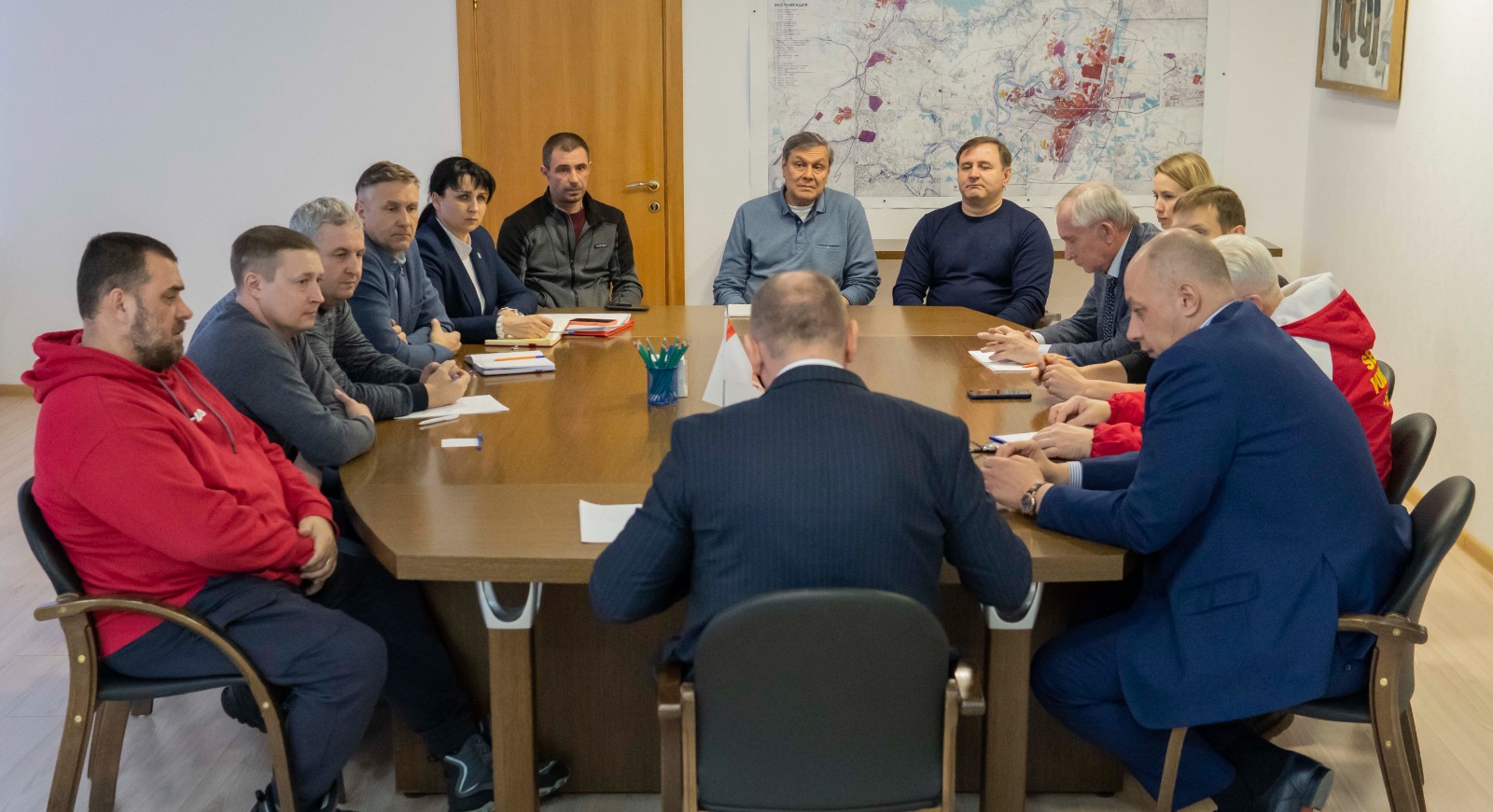 Игорь Гурьев провел встречу с тренерами и активом спортивных школ города.