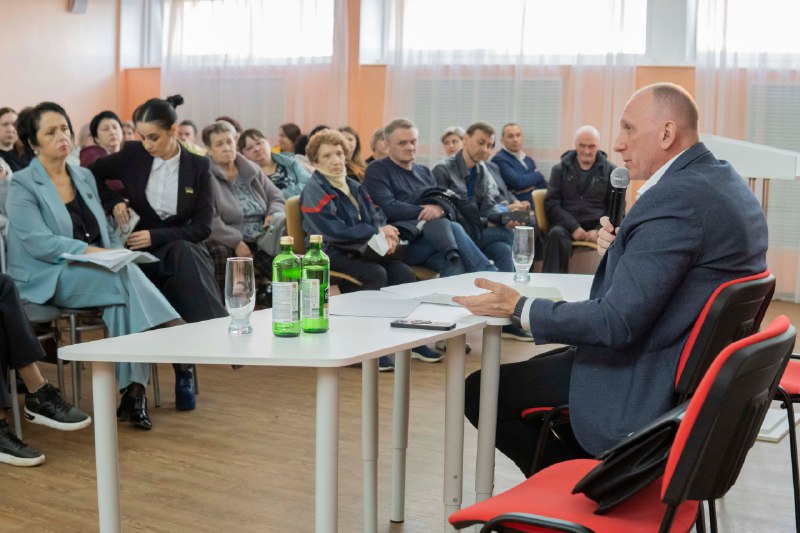 Жители Шахтерского района рассказали Игорю Гурьеву о своих проблемах.