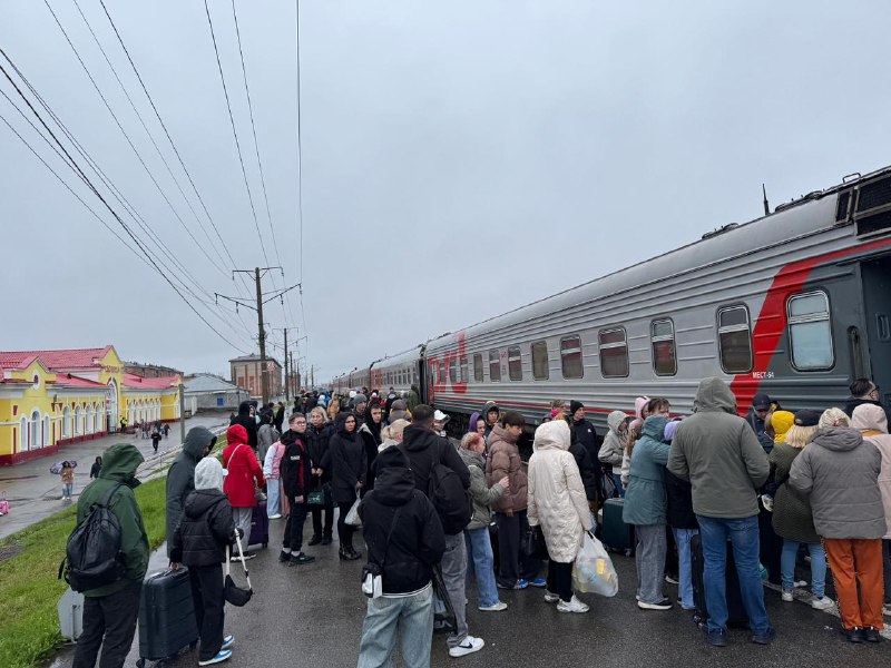 Вторая смена воркутинских детей отправилась на отдых на Черноморское побережье.
