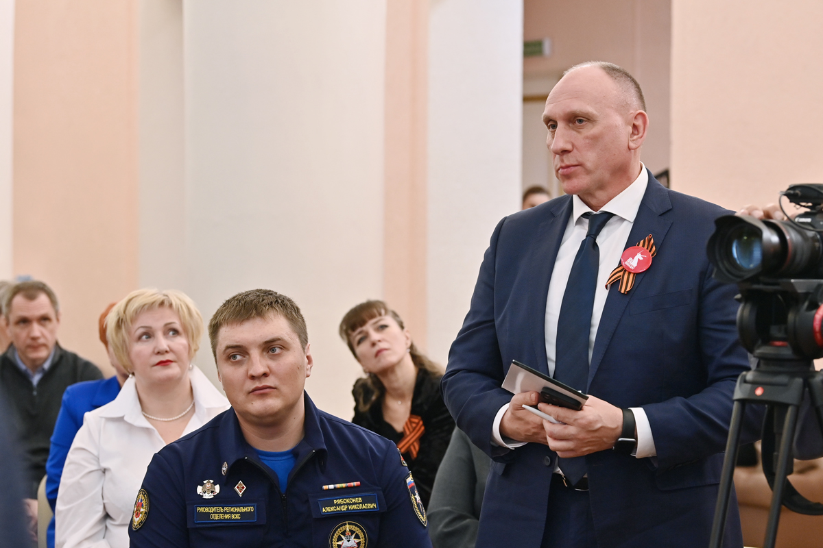 Ростислав Гольдштейн выразил поддержку инициативе общественников Воркуты по реконструкции городского стадиона.