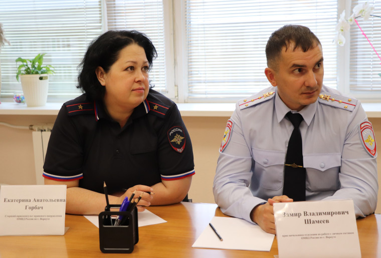 Прямая линия по вопросам трудоустройства в органы внутренних дел состоялась в Воркуте. Прямая линия по вопросам трудоустройства в органы внутренних дел состоялась в Воркуте.