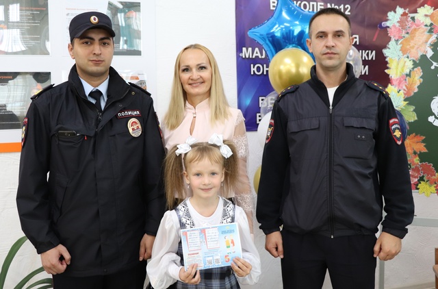 В Воркуте полицейские обеспечивают правопорядок и безопасность при проведении праздничных мероприятий, посвященных Дню знаний. В Воркуте полицейские обеспечивают правопорядок и безопасность при проведении праздничных мероприятий, посвященных Дню знаний.