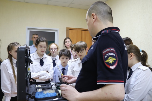 Воркутинские школьники побывали на экскурсии в отделе полиции. Воркутинские школьники побывали на экскурсии в отделе полиции.