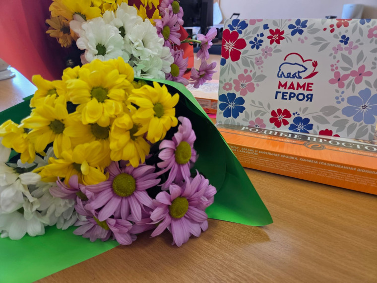 В Воркуте поздравляют с 8 марта мам героев СВО. В Воркуте поздравляют с 8 марта мам героев СВО.