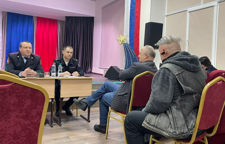 В Воркуте участковые уполномоченные полиции продолжают отчитываться перед населением по итогам работы за 2022 год. В Воркуте участковые уполномоченные полиции продолжают отчитываться перед населением по итогам работы за 2022 год.