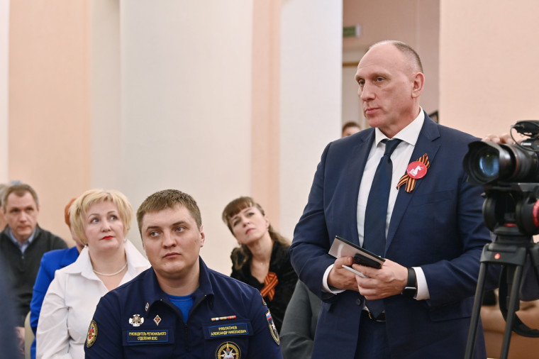 Ростислав Гольдштейн выразил поддержку инициативе общественников Воркуты по реконструкции городского стадиона. Ростислав Гольдштейн выразил поддержку инициативе общественников Воркуты по реконструкции городского стадиона.