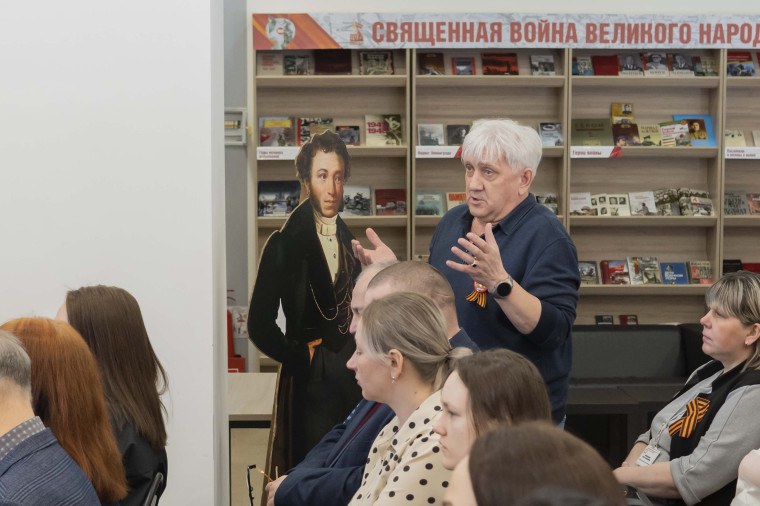 Игорь Гурьев встретился с работниками отрасли культуры Воркуты. Игорь Гурьев встретился с работниками отрасли культуры Воркуты.