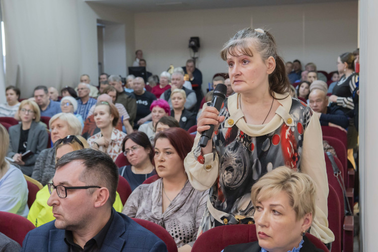 Жители поселка Воргашора рассказали Игорь Гурьеву о своих проблемах. Жители поселка Воргашора рассказали Игорь Гурьеву о своих проблемах.