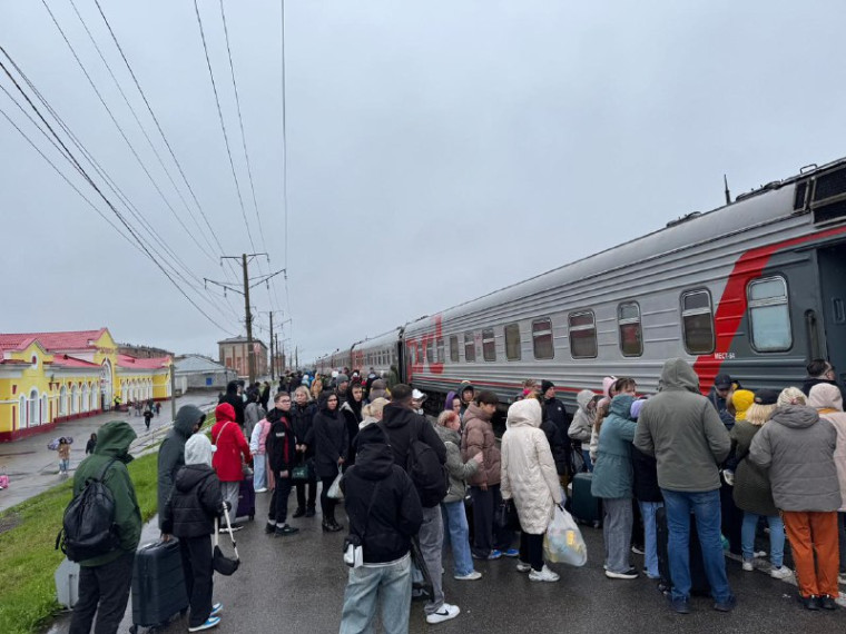 Вторая смена воркутинских детей отправилась на отдых на Черноморское побережье. Вторая смена воркутинских детей отправилась на отдых на Черноморское побережье.