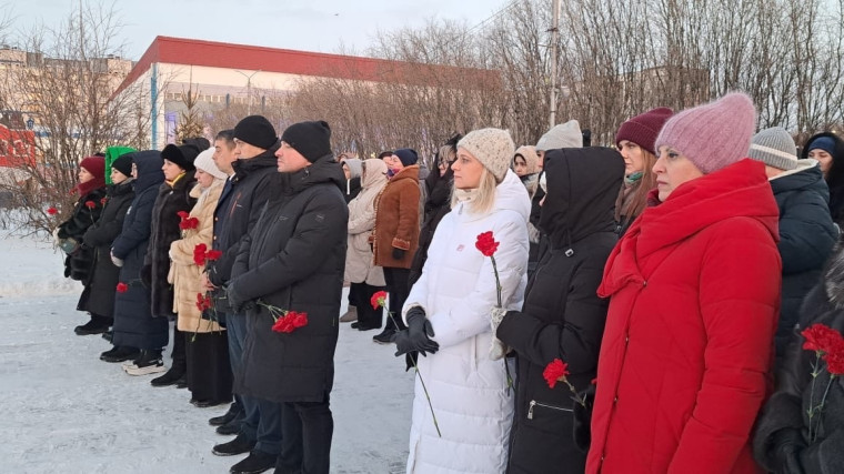 В Воркуте почтили трудовой подвиг города в годы Великой Отечественной войны. В Воркуте почтили трудовой подвиг города в годы Великой Отечественной войны.