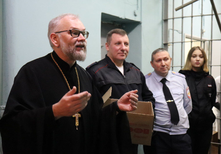 В дни Рождественских святок представитель Общественного совета посетил специальный приемник. В дни Рождественских святок представитель Общественного совета посетил специальный приемник.
