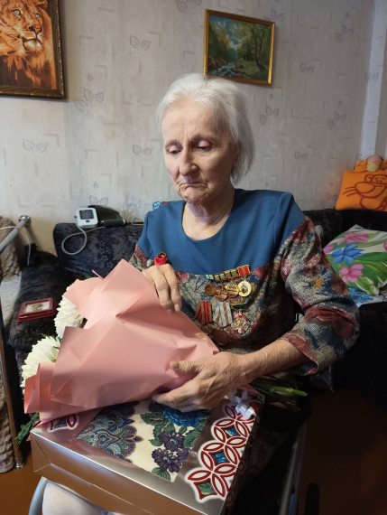 Сегодня Микулиной Фаине Сергеевне были вручены почетный знак «В честь 80-летия полного освобождения Ленинграда от фашистской блокады» и памятный подарок. Сегодня Микулиной Фаине Сергеевне были вручены почетный знак «В честь 80-летия полного освобождения Ленинграда от фашистской блокады» и памятный подарок.
