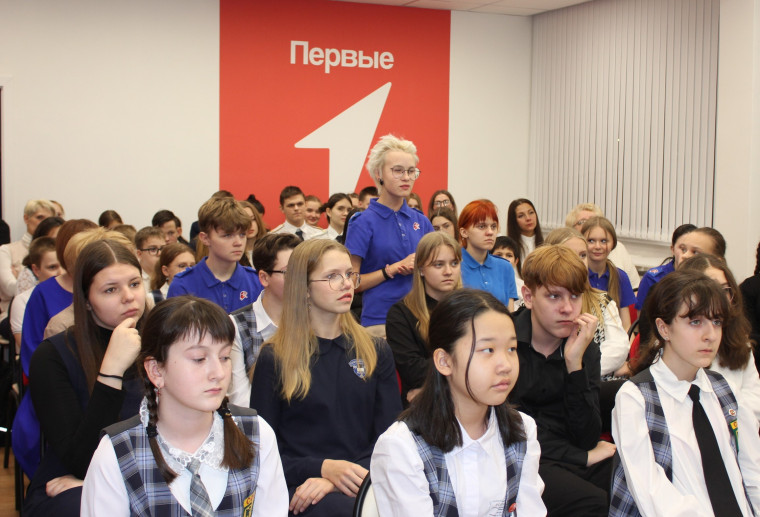 Воркутинские стражи порядка приняли участие во встрече с активистами "Движения Первых". Воркутинские стражи порядка приняли участие во встрече с активистами "Движения Первых".