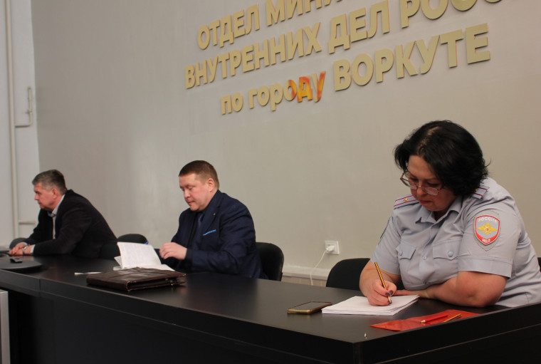 В Воркуте прошла первая рабочая встреча представителей полиции и судейского сообщества. В Воркуте прошла первая рабочая встреча представителей полиции и судейского сообщества.