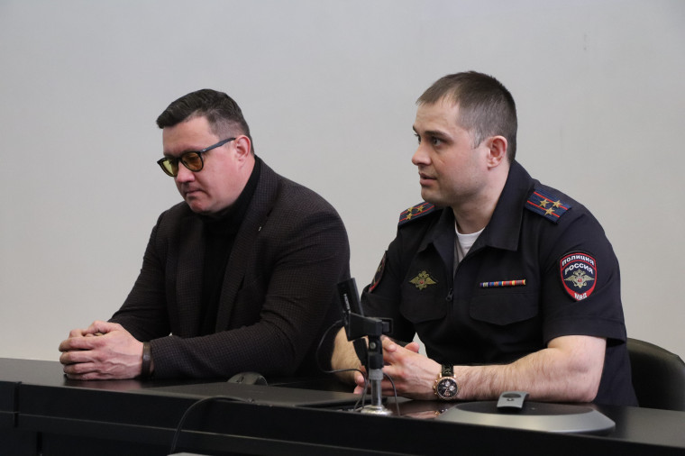 В Воркуте состоялось очередное заседание Общественного совета при отделе полиции. В Воркуте состоялось очередное заседание Общественного совета при отделе полиции.