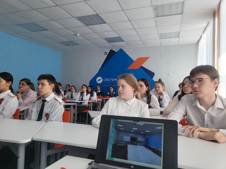 Шаг в профессию через профильные классы. Шаг в профессию через профильные классы.